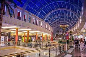 Stylish and Immaculate 2-bed Apartment in Leigh