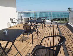 Guesthouse & Beach Cafe Fuego, Hostel