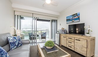 Magnetic Blue Waterfront Apartments