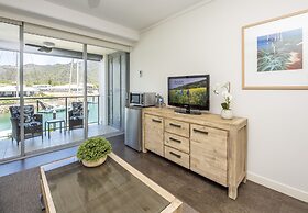 Magnetic Blue Waterfront Apartments