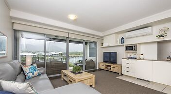 Magnetic Blue Waterfront Apartments