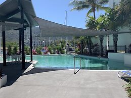 Magnetic Blue Waterfront Apartments