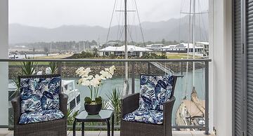 Magnetic Blue Waterfront Apartments