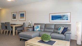 Magnetic Blue Waterfront Apartments