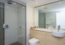 Magnetic Blue Waterfront Apartments