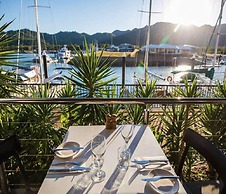 Magnetic Blue Waterfront Apartments