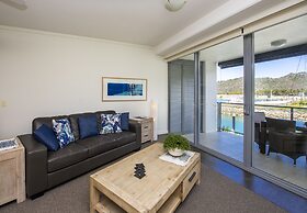 Magnetic Blue Waterfront Apartments