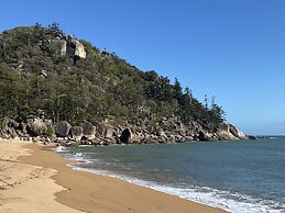 Magnetic Blue Waterfront Apartments