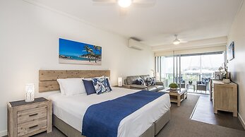 Magnetic Blue Waterfront Apartments