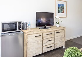 Magnetic Blue Waterfront Apartments