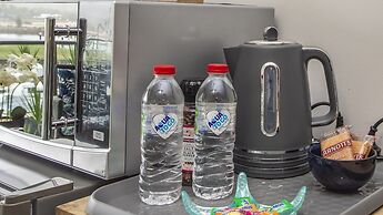 Magnetic Blue Waterfront Apartments