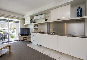 Magnetic Blue Waterfront Apartments