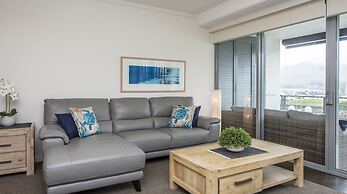 Magnetic Blue Waterfront Apartments