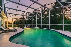 Near Theme Parks! In-Ground 3 BR Pool Home, Sleeps 7, Total Privacy!