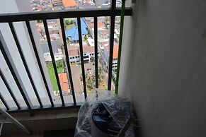 Cozy Living Studio at Cosmo Terrace Apartment