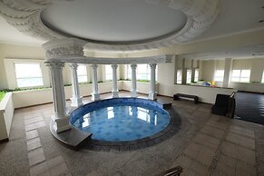 Minimalist and Cozy 2BR Apartment at The Boulevard