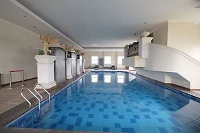 Minimalist and Cozy 2BR Apartment at The Boulevard