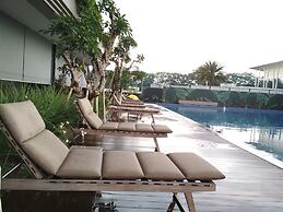 Deluxe & Cozy 2BR Apartment at Landmark Residence