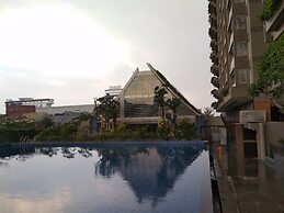 Deluxe & Cozy 2BR Apartment at Landmark Residence