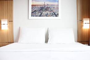 Exquisite 2BR Apartment at Tamansari La Grande near BIP