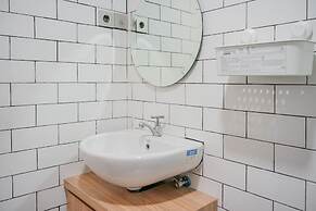 Comfort and Relax Studio at Parkland Avenue Apartment