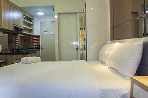 Minimalist and Cozy Studio Room at Ayodhya Apartment