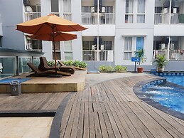 Cozy Studio Apartment at Tamansari Skylounge near Soetta Airport
