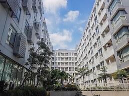 Cozy Studio Apartment at Tamansari Skylounge near Soetta Airport