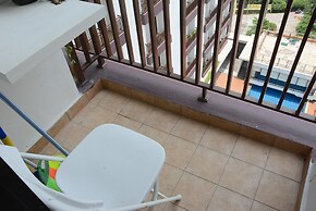 Minimalist and Posh Studio Dave Apartment