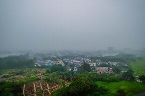 Warm and Cozy Studio at The Oasis Apartment
