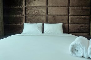 Good Location with Simply Furnished 1BR Apartment Woodland Park