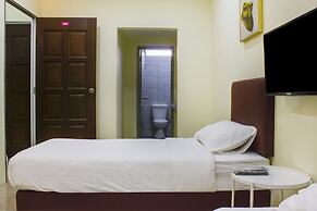 OYO 90090 Roselyn Inn 2