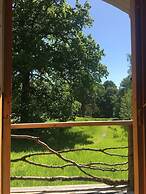 Cosy Woodland off Grid Shepherds Hut - Hazel