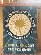 Cosy Woodland off Grid Shepherds Hut - Hazel