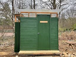 Cosy Woodland off Grid Shepherds Hut - Hazel