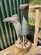 Cosy Woodland off Grid Shepherds Hut - Hazel