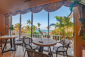 Parrot Cottage at Love Beach Pool