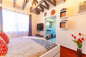 Parrot Cottage at Love Beach Pool