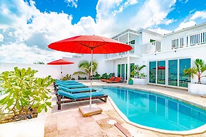 Caprice 7 Ocean Front Villa private Pool