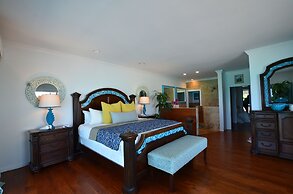 Caprice 7 Ocean Front Villa private Pool