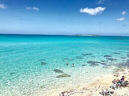 Caprice 7 Ocean Front Villa private Pool