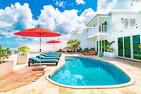 Caprice 7 Ocean Front Villa private Pool