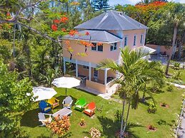 Blue Ocean Village House at Cable Beach