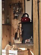 Cosy Woodland off Grid Shepherds Hut - Rowan