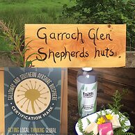 Cosy Woodland off Grid Shepherds Hut - Rowan