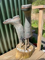 Cosy Woodland off Grid Shepherds Hut - Rowan