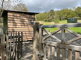Cosy Woodland off Grid Shepherds Hut - Rowan