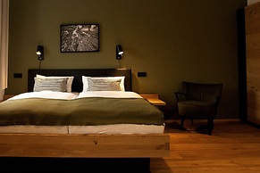 Holzfellas Hotel & Restaurant