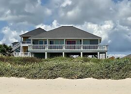 Serendipity Shore 3 Bedroom Home by RedAwning