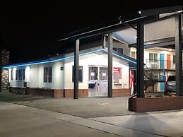 Tradewinds Motel